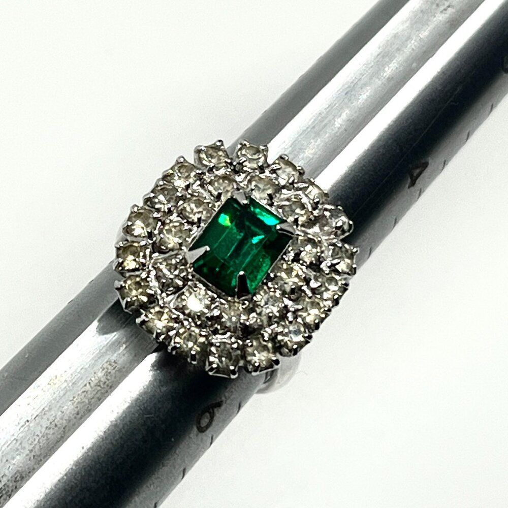 VINTAGE HOBE RING Green Rhinestone Halo Adjustable Cocktail Statement